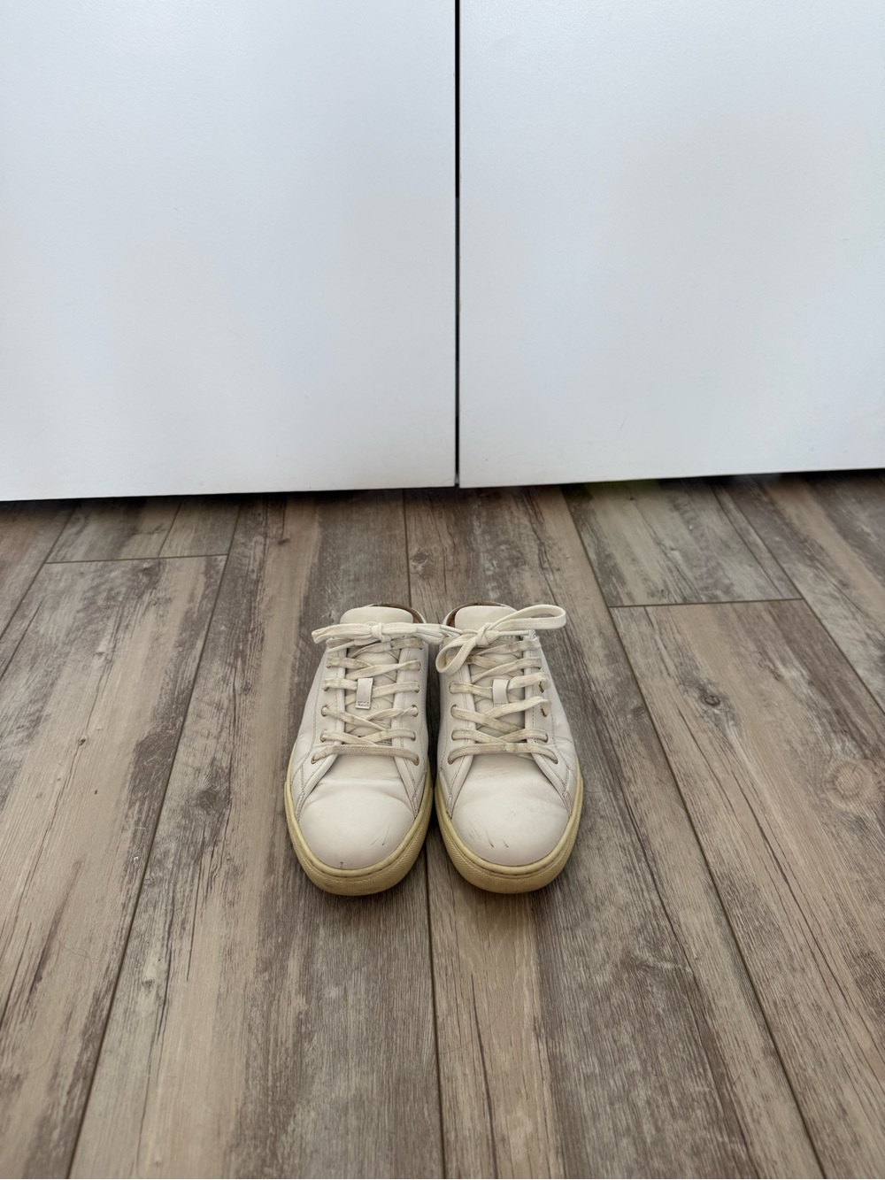 Banana Republic Cream/Beige Leather Sneakers